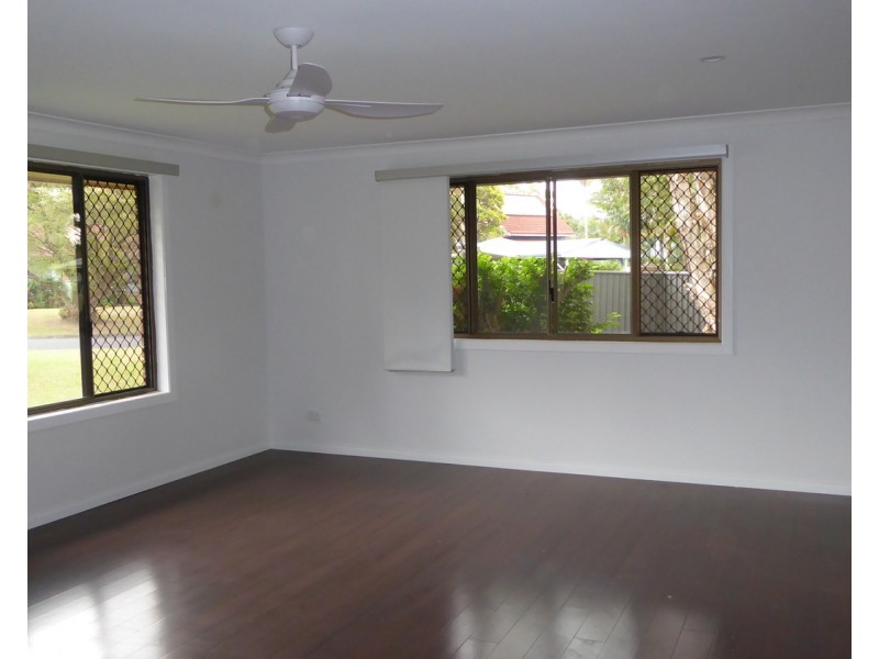 5 Wahlooga Way, Ocean Shores NSW 2483