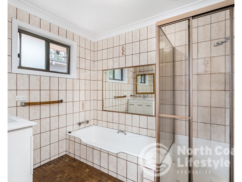 140 Balemo Drive, Ocean Shores NSW 2483