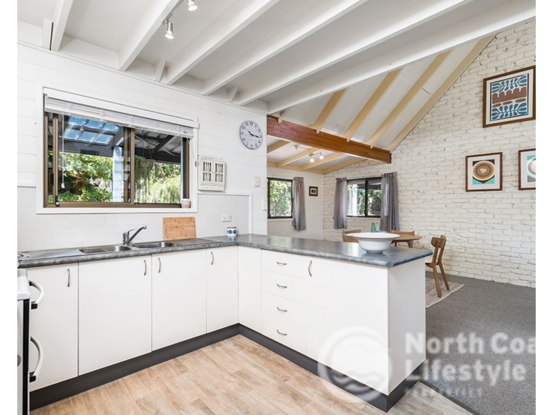 4 Harah Court, Ocean Shores NSW 2483