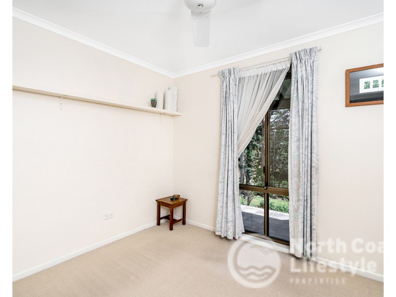 4 Harah Court, Ocean Shores NSW 2483