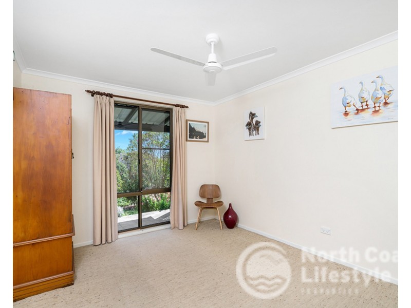 4 Harah Court, Ocean Shores NSW 2483
