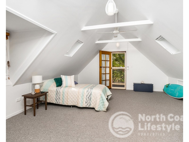 4 Harah Court, Ocean Shores NSW 2483