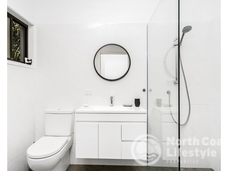 4 Harah Court, Ocean Shores NSW 2483