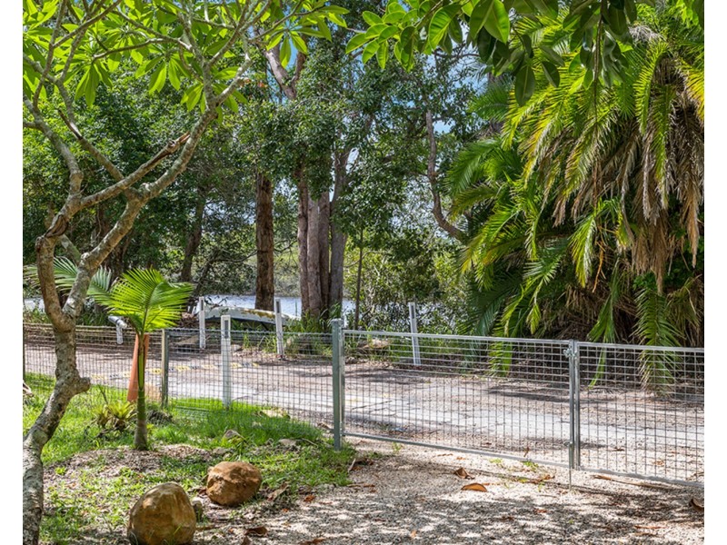 8 Casons Road, New Brighton NSW 2483