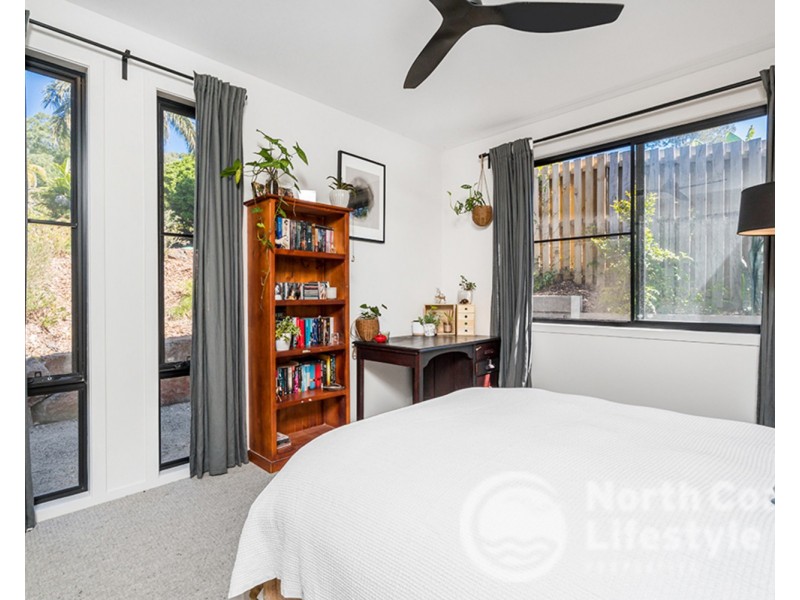 42 Banool Circuit, Ocean Shores NSW 2483