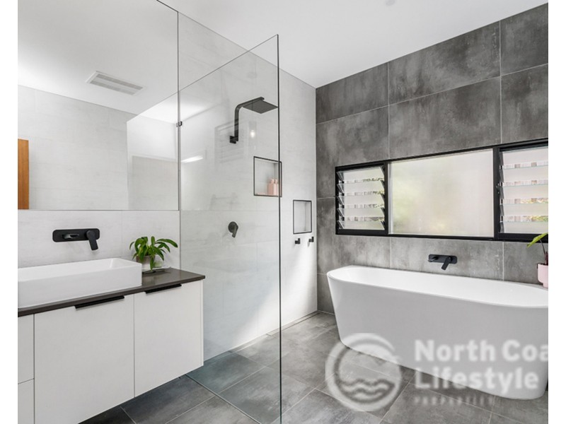42 Banool Circuit, Ocean Shores NSW 2483