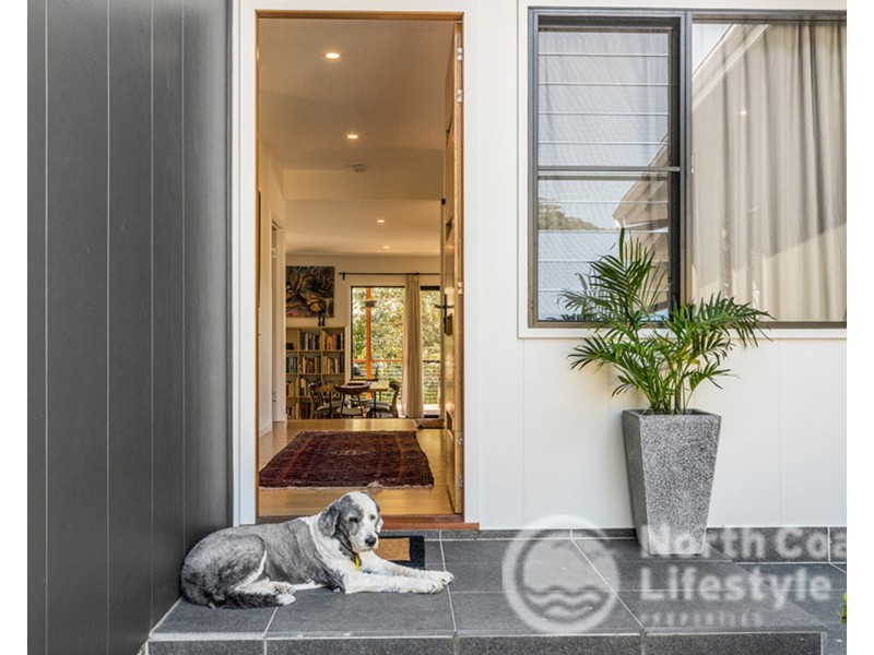 42 Banool Circuit, Ocean Shores NSW 2483