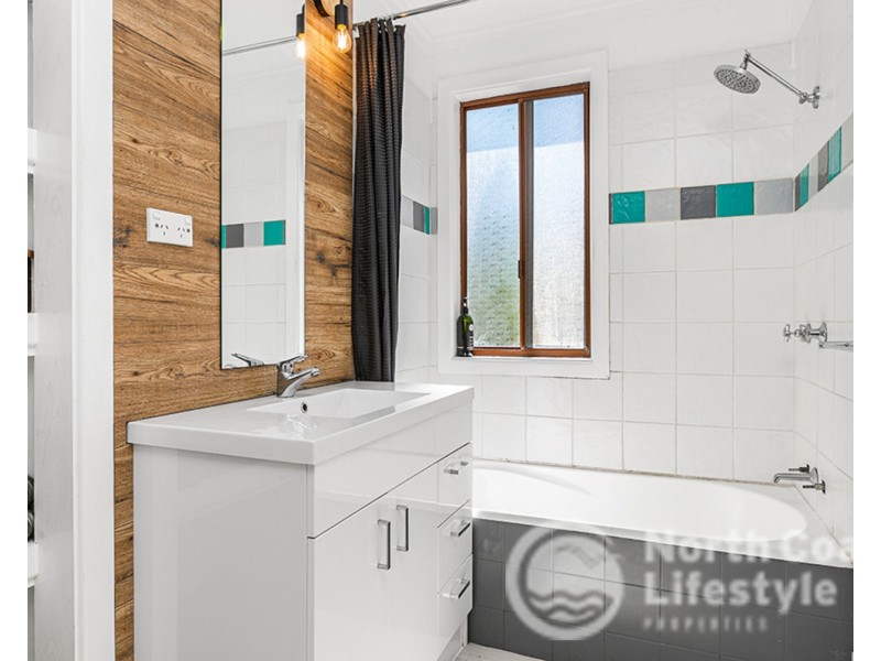 30 Matong Drive, Ocean Shores NSW 2483