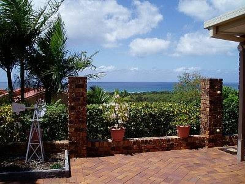 1 Kanandah Court, Ocean Shores NSW 2483