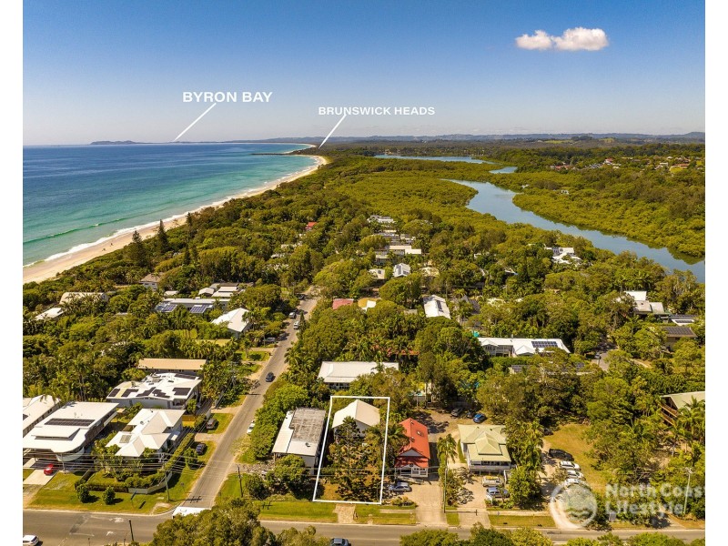 10 Strand Avenue, New Brighton NSW 2483