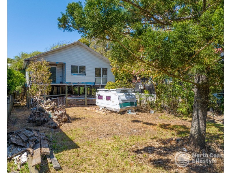 10 Strand Avenue, New Brighton NSW 2483