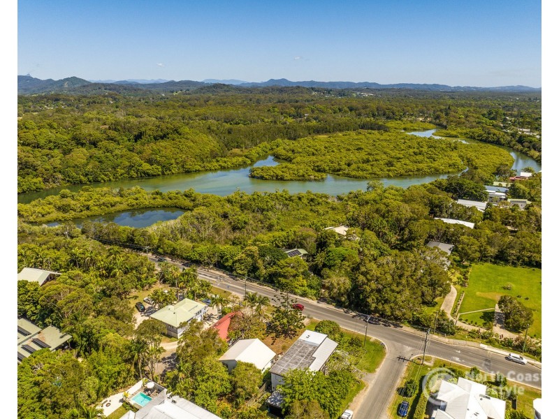 10 Strand Avenue, New Brighton NSW 2483