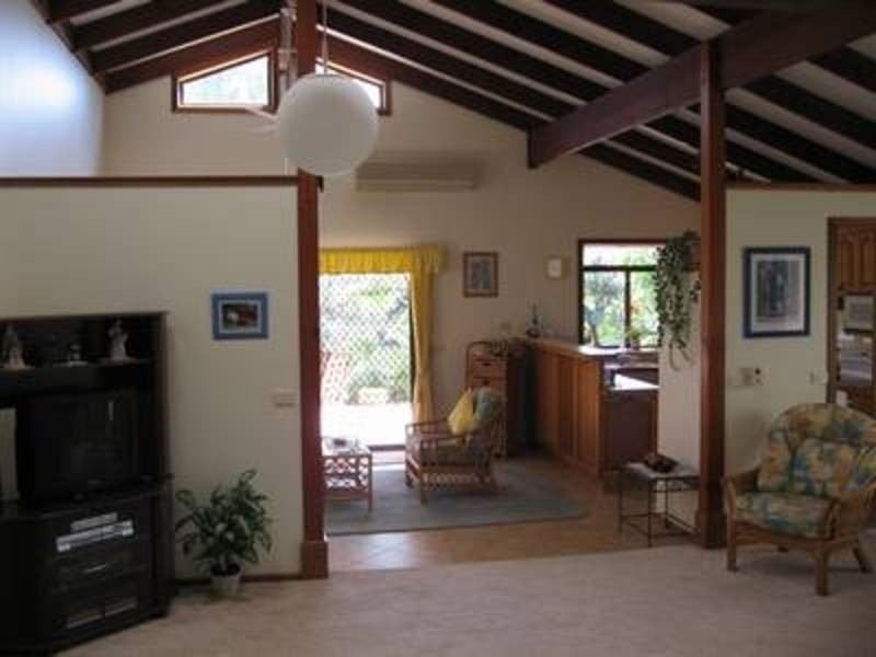 8 Larelar Court, Ocean Shores NSW 2483