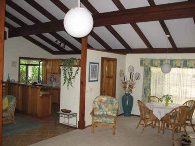 8 Larelar Court, Ocean Shores NSW 2483