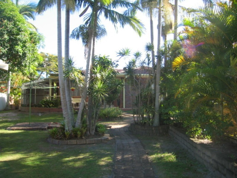 9 Terrara Court, Ocean Shores NSW 2483