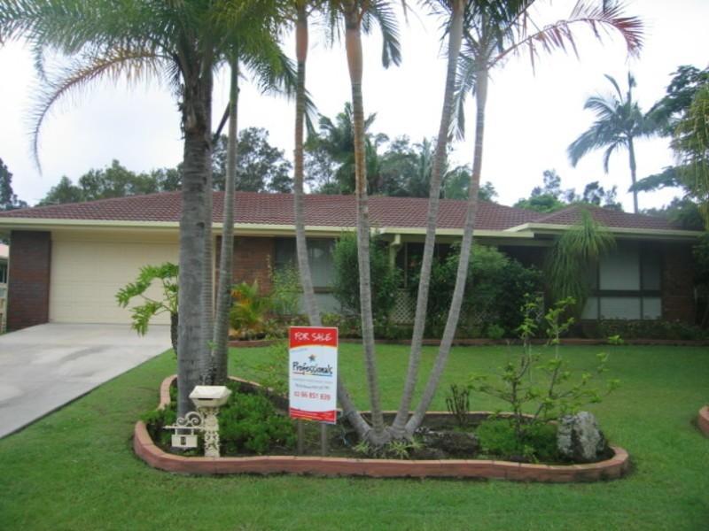 9 Terrara Court, Ocean Shores NSW 2483