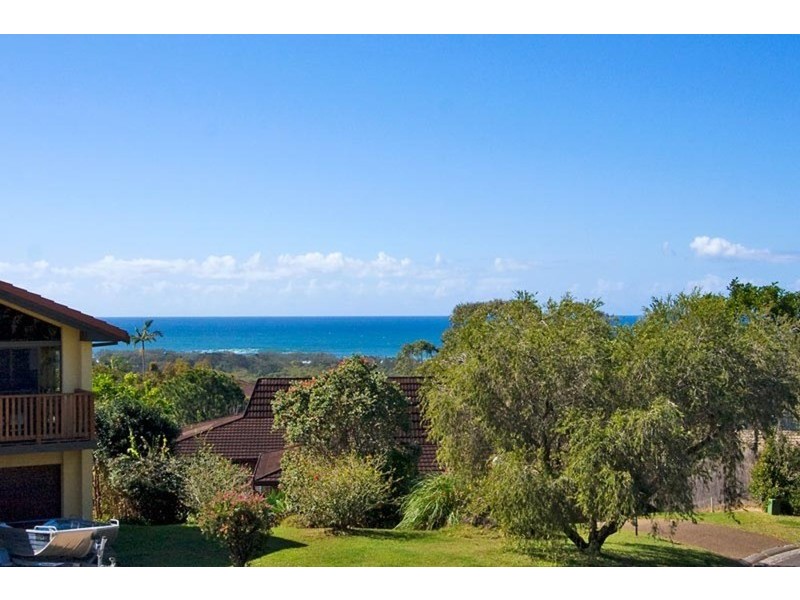 8 Yackatoon Court, Ocean Shores NSW 2483