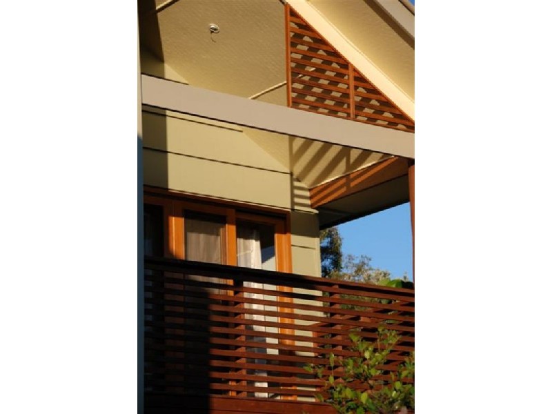 8 Mia Court, Ocean Shores NSW 2483