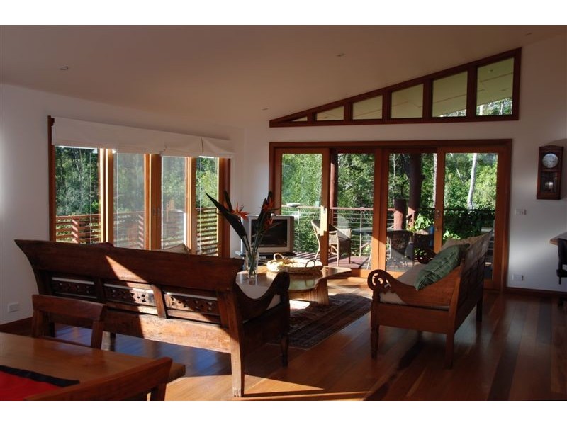 8 Mia Court, Ocean Shores NSW 2483