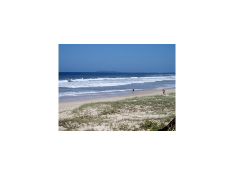 6 Mia Court, Ocean Shores NSW 2483