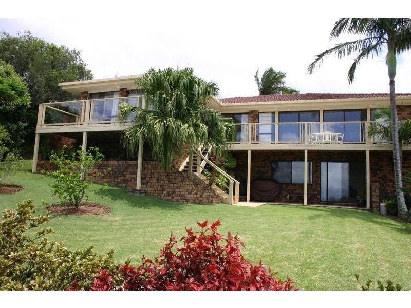 12 Jarrah Crescent, Ocean Shores NSW 2483