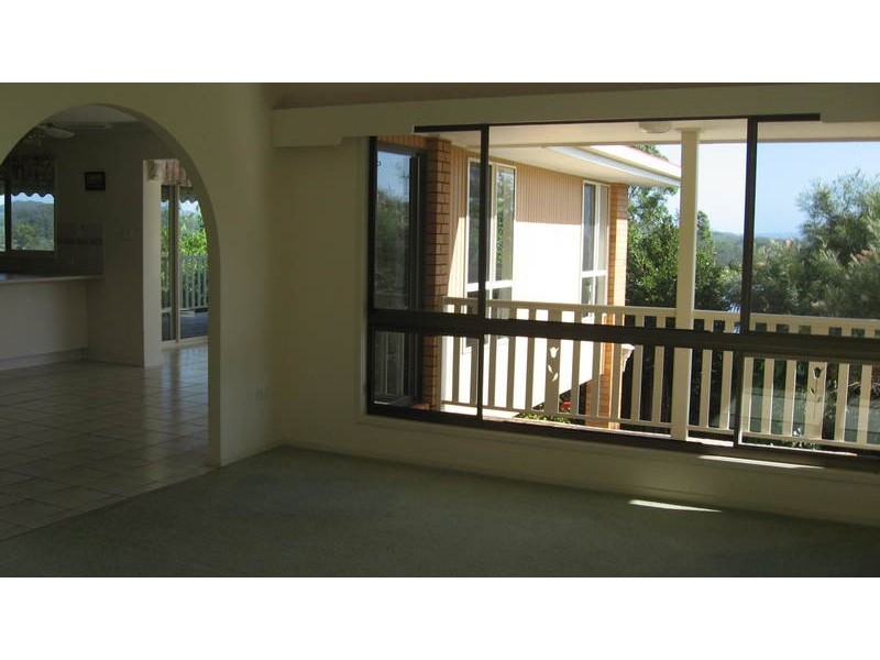 13 Bulgoon Crescent, Ocean Shores NSW 2483