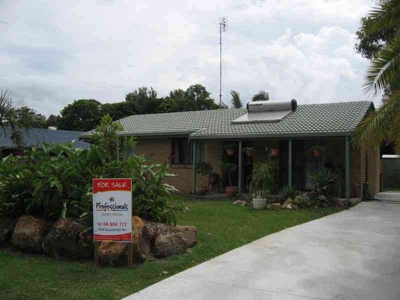 63 Rajah Road, Ocean Shores NSW 2483