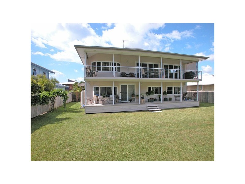 34 Mia Court, Ocean Shores NSW 2483