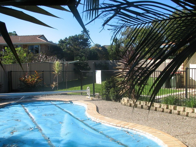 17 Narooma Drive, Ocean Shores NSW 2483
