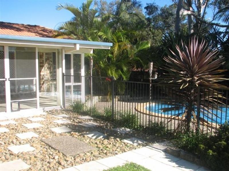17 Narooma Drive, Ocean Shores NSW 2483