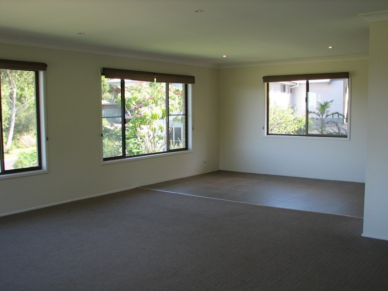 1 Kumbellin Glen, Ocean Shores NSW 2483