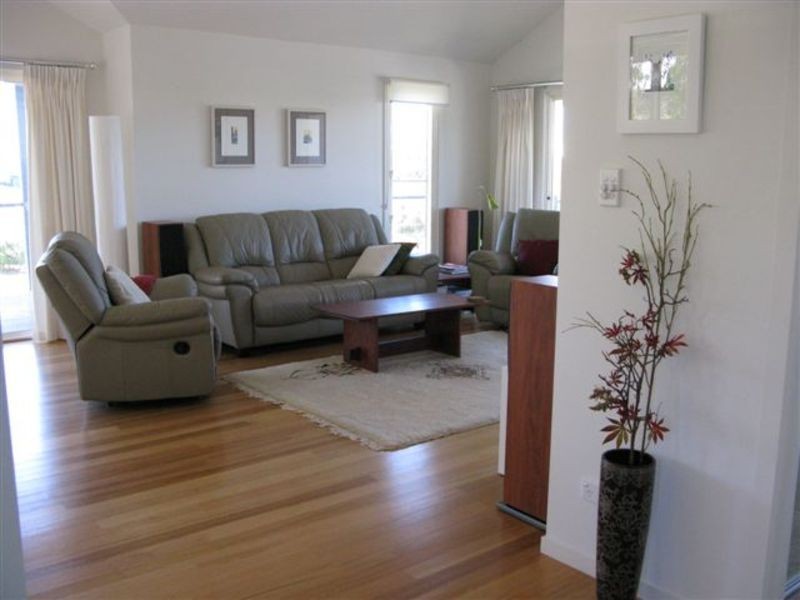 1 Mia Court, Ocean Shores NSW 2483