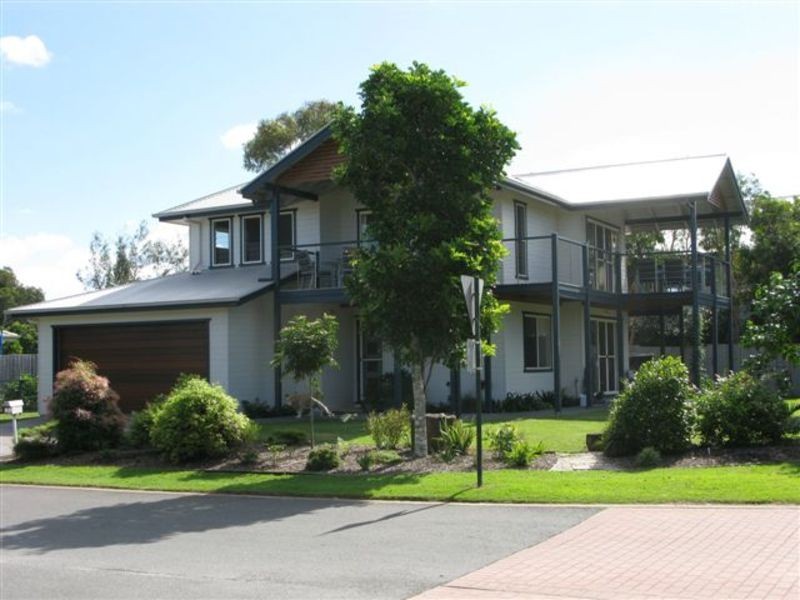 1 Mia Court, Ocean Shores NSW 2483