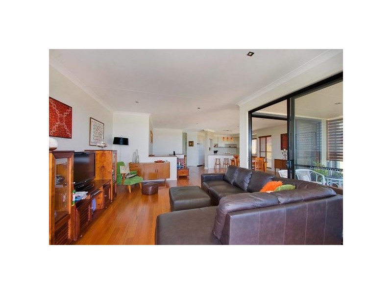 18 Palmer Avenue, Ocean Shores NSW 2483