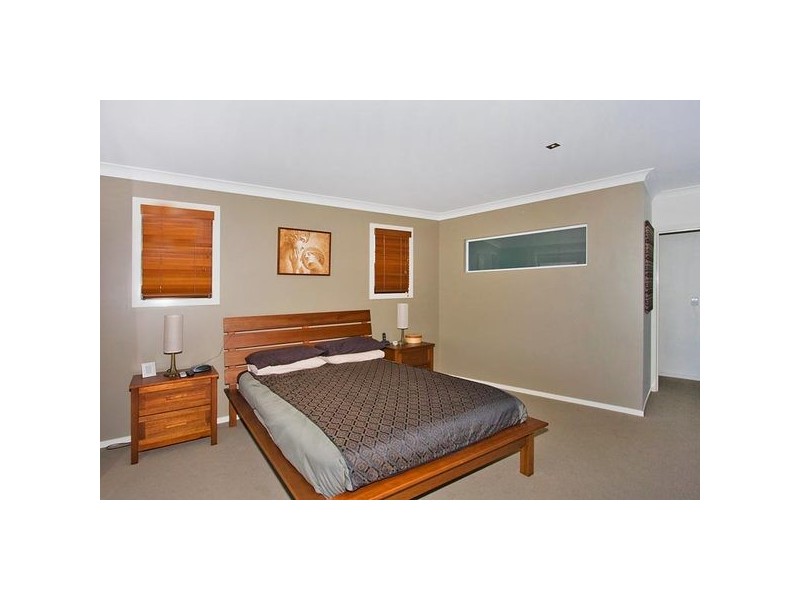 18 Palmer Avenue, Ocean Shores NSW 2483