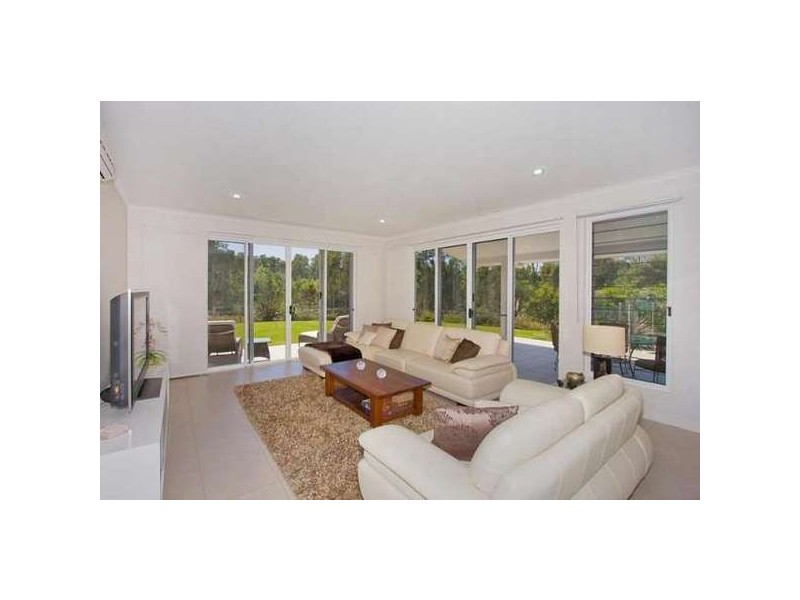 26 Mia Court, Ocean Shores NSW 2483