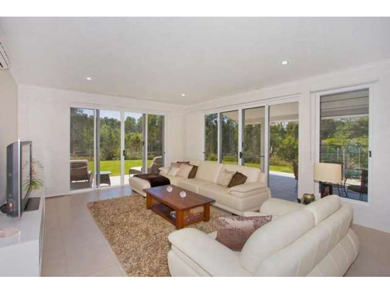 26 Mia Court, Ocean Shores NSW 2483