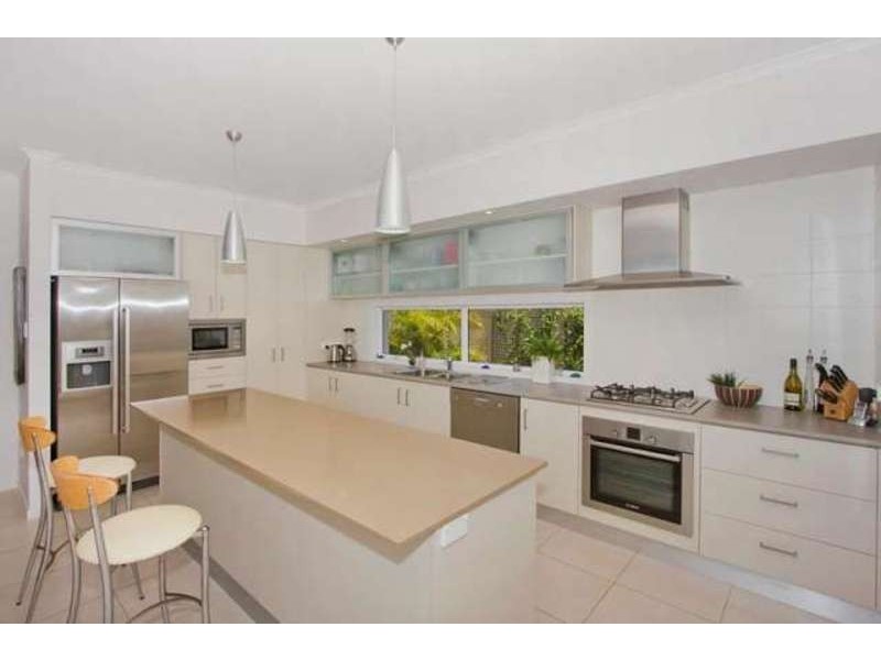 26 Mia Court, Ocean Shores NSW 2483