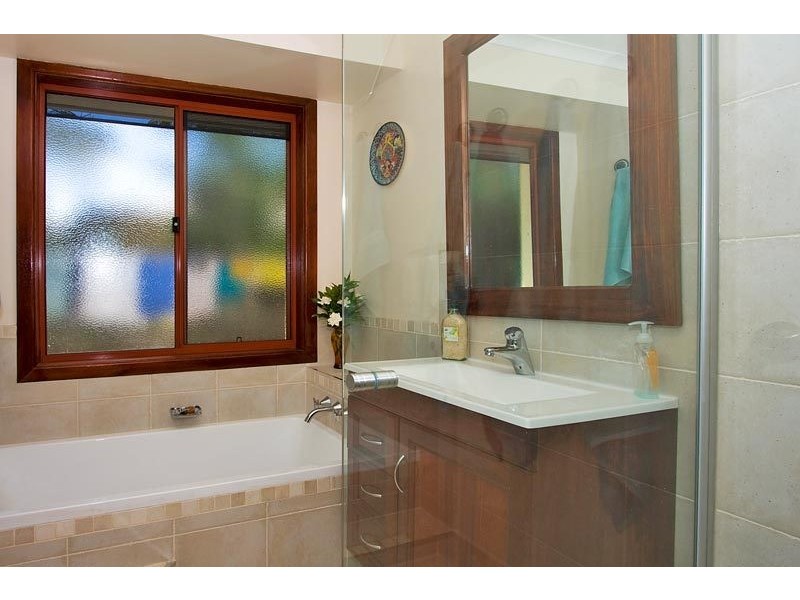 16 Berrimbilla Court, Ocean Shores NSW 2483