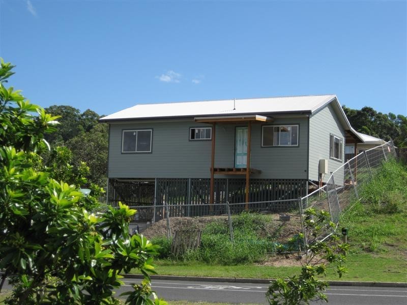 1/2 Palmer Avenue, Ocean Shores NSW 2483