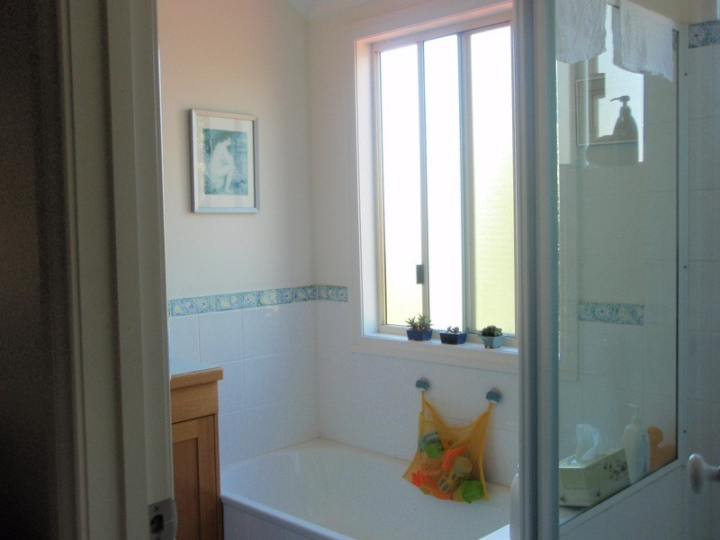 18 Yamble Drive, Ocean Shores NSW 2483