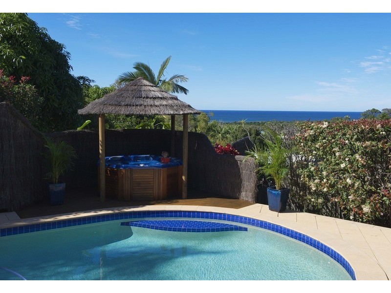 2 Napelle Court, Ocean Shores NSW 2483