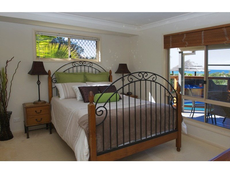 2 Napelle Court, Ocean Shores NSW 2483