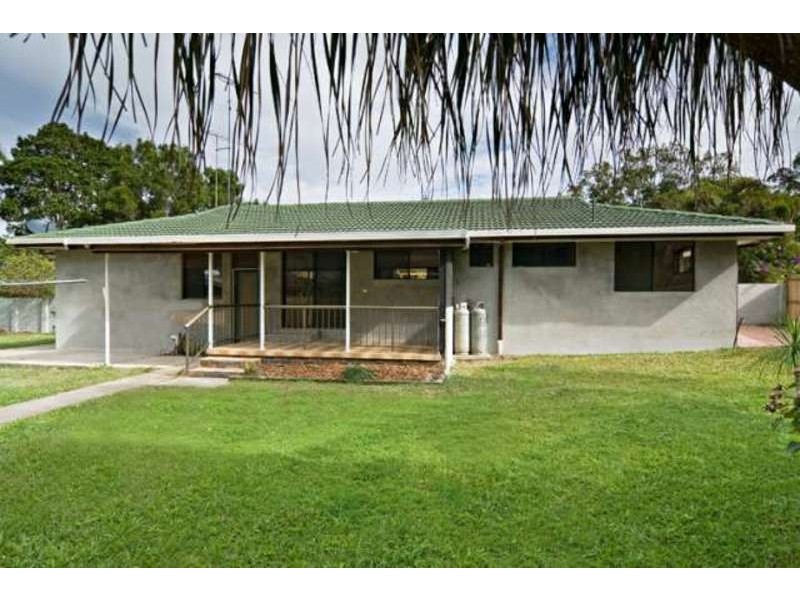 2 Inderwong Avenue, Ocean Shores NSW 2483