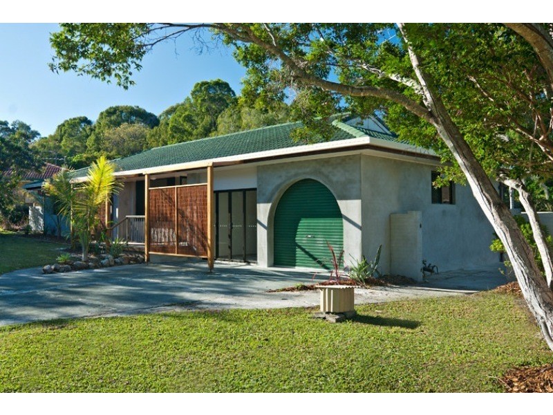 2 Inderwong Avenue, Ocean Shores NSW 2483