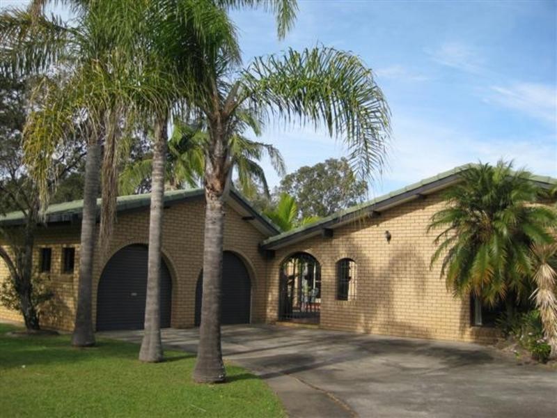 32 Balemo Drive, Ocean Shores NSW 2483