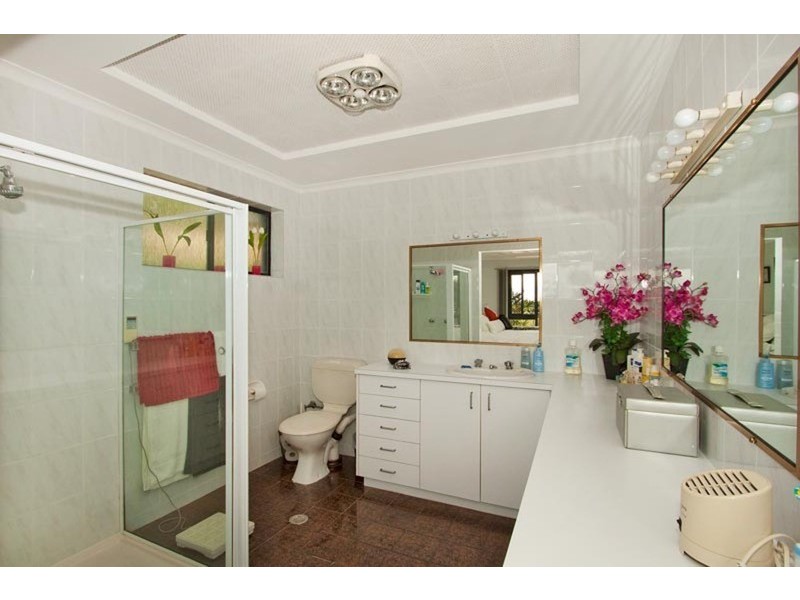 5 Harah Court, Ocean Shores NSW 2483