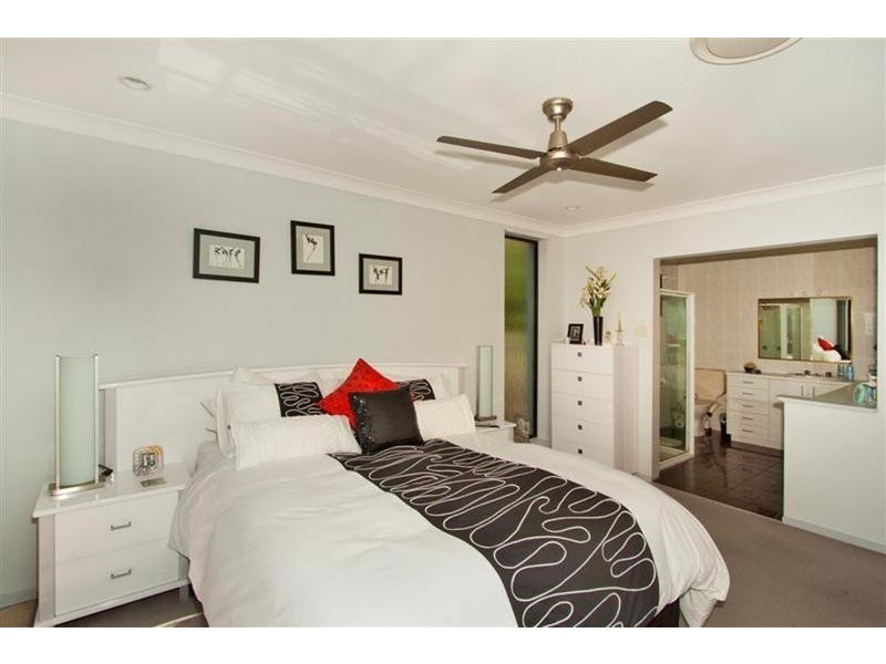 5 Harah Court, Ocean Shores NSW 2483