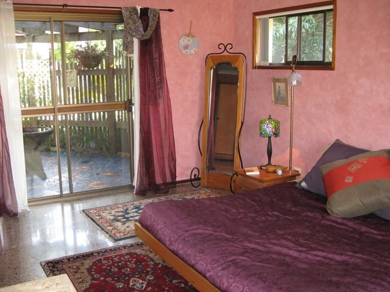 8 Nandroya Avenue, Ocean Shores NSW 2483