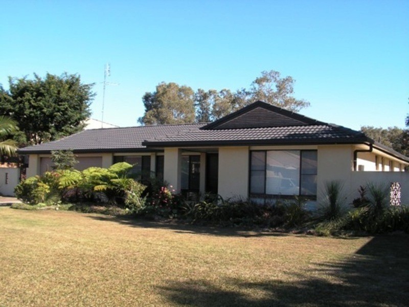 6 Terrara Court, Ocean Shores NSW 2483